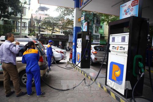 Người dân “nơm nớp” lo giá xăng tăng ảnh 1